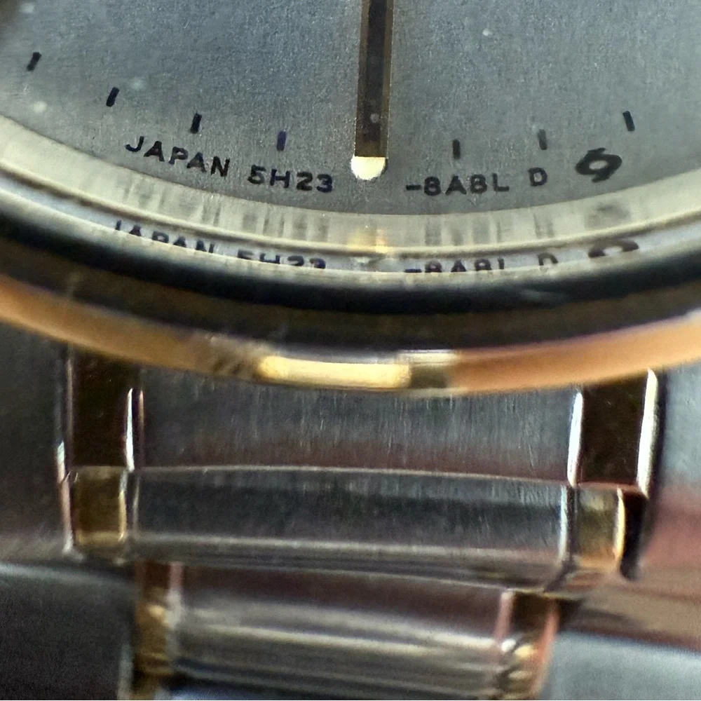 Seiko SQ Vintage Men’s Watch Gray Dial Two-Tone Bracelet Case Date Window